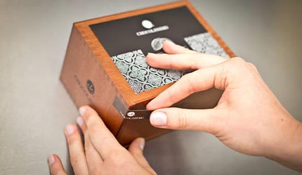 CHOCOLISSIMO šokolaadikink - 30 peent šokolaadi puidust karbis - jõulumaiused - jõulukink - kingiidee, kingitus naistele, meestele, abikaasale, vanematele, tüdruksõbrale - Merry Grande