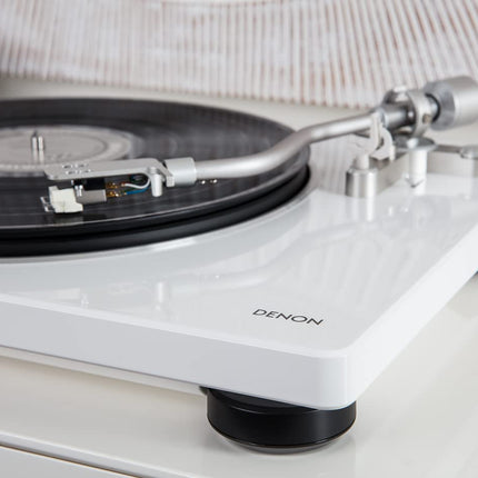 Denon DP400BKEM plaadimängija (rihmülekanne, toonkäpa tõste, sisseehitatud eelvõimendi, S-kujuline toonkäpp) valge DP400WTEM