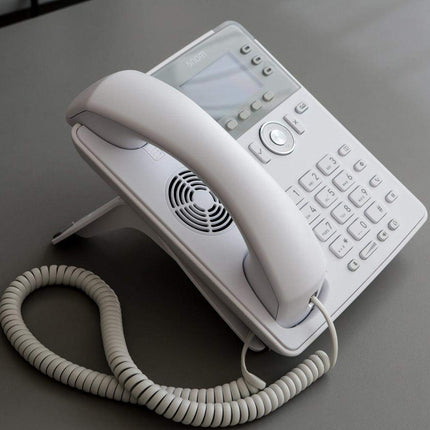 Snom D717 IP-telefon, SIP-lauatelefon (3 isemärgistavat funktsiooniklahvi, kõrglahutusega värviline TFT-ekraan, integreeritud valgussensor, PoE IEEE 802.3af), valge, 00004398