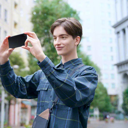 Sony Xperia 10 II nutitelefon (15,7 cm (6 tolli) Full HD+ OLED-ekraan, kolmekordne kaamerasüsteem, Android 10 SIM-kaardita, 4 GB muutmälu, 128 GB salvestusruumi, IP 65/68 sertifikaat) must