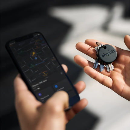 Chipolo Spot komplekt - 2x ÜKS + 1x kaart - võtme- ja rahakotiotsija, Bluetooth-jälgija võtmetele, rahakott - töötab Apple Find My rakendusega (ainult iOS) (Near Black)