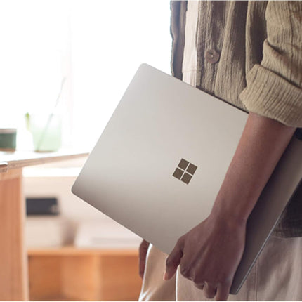 Microsoft Surface Laptop 2, 13,5-tolline puuteekraan (2256 x 1504), Intel Core i7-8650U, 16 GB RAM, 512 GB SSD, Ameerika klaviatuur, hõbedane, Windows 10 Pro (renoveeritud)