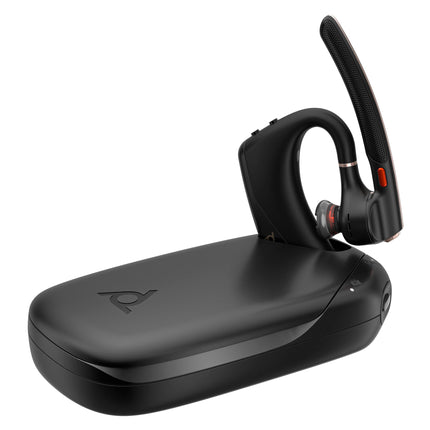 Poly Voyager Legend 50-M UC Bluetooth peakomplekt – NoiseBlockAI, WindSmart, nutikas andur, 10-tunnine aku tööiga, mürasummutus, laadimisümbris, must