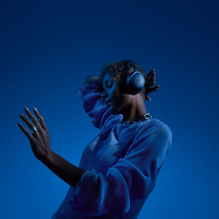 Bose QuietComfort Ultra kõrvaklapid, mürasummutusega ruumilise heli jaoks kõrvaklapid, kuni 24 tundi aku tööiga, tipptasemel kõrvaklapid ruumilise heliga, Lunar Blue Limited Edition