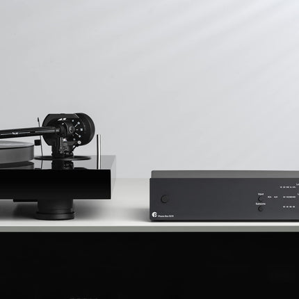 Phono Box S3 B, sümmeetriline audiofiilidele mõeldud fono-eelvõimendi, must