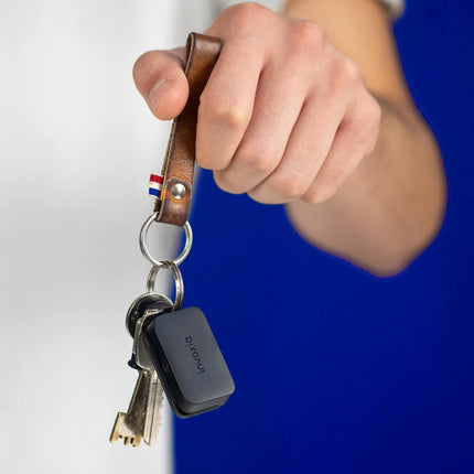 Invoxia Mini GPS Tracker - Veekindel GPS-jälgija reaalajas vargusvastase alarmiga - Kuni 3-kuuline aku tööiga - Sisaldab 3-aastast tellimust - Väike ja kerge - Vargusvastane kaitse võtmetele, paadile