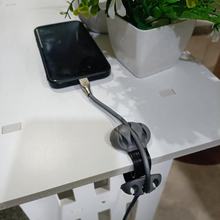 Condello Casa kaabliklambrid, kaabliklambri lauakleepuv, kaablihoidja, kaabliklambrid, laua servaga kaalutud, silikoonjuhtme kaablikinnituse hoidik arvuti mobiiltelefoni laadimiskaabli jaoks (4 musta)