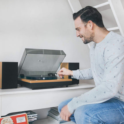 Lenco LS-300 - Hi-Fi plaadimängija Bluetoothiga - Väliste kõlaritega 2 x 10 W RMS - Rihmülekanne - Automaatne seiskamine - MDF-korpus - Must, LS-300 must