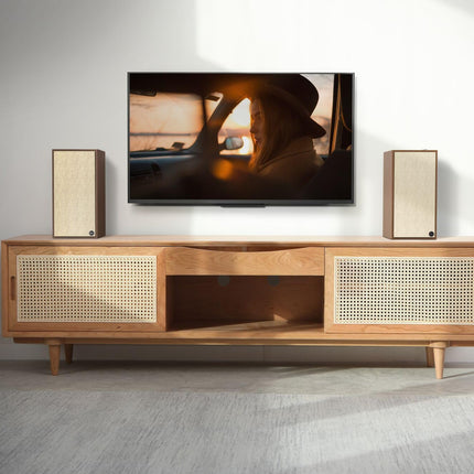 Klipsch The Sevens aktiivkõlarid (paar) - Titan LTS ventileeritav kõrgsageduskõlar, Bluetooth-ühendus, kõrglahutusega heli, dünaamiline bassi ekvalaiser, pähklipuu