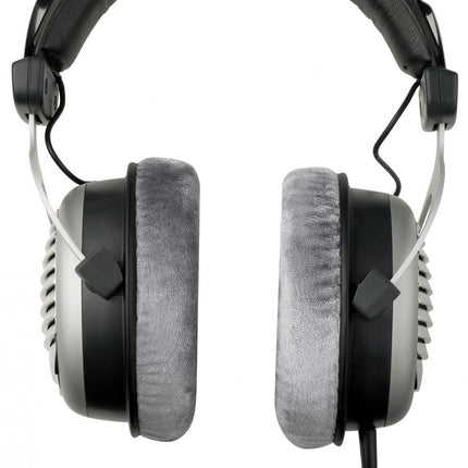 Beyerdynamic DT 990 Edition 32-oomised kõrvapealsed stereokõrvaklapid. Avatud disainiga, juhtmega, tipptasemel, tahvelarvutitele ja nutitelefonidele.