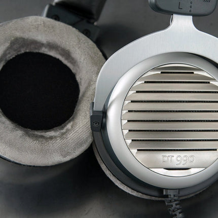 Beyerdynamic DT 990 Edition 32-oomised kõrvapealsed stereokõrvaklapid. Avatud disainiga, juhtmega, tipptasemel, tahvelarvutitele ja nutitelefonidele.