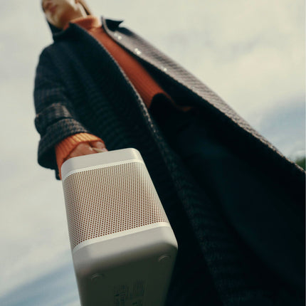Bang &amp; Olufsen Beolit ​​20 - Powerful, loud, wireless, portable Bluetooth home speaker with 360-degree sound and integrated Qi charging station - Grey Mist