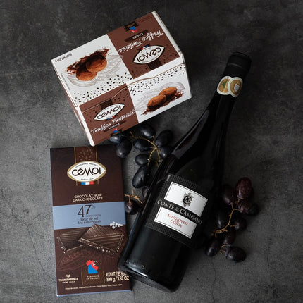 The Wine Guys kinkekorv „Gaumenfreude“ Itaalia punane vein Sangiovese ja Prantsuse šokolaaditrühvlid ning piimašokolaad kinkekomplektina