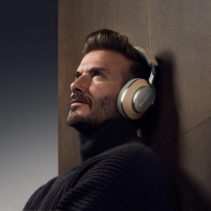 Bowers &amp; Wilkins PX8 lipulaevkõrvaklapid, millel on Bluetooth 5.0 ja kiirlaadimine, 30 tundi kõrglahutusega taasesitust ja sisseehitatud mikrofon, mustad