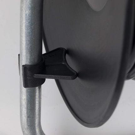 as - Schwabe CEE plastkaablirull 20m H05VV-F 5G1.5 CEE pistikuga 400V, 2 maandatud pistikupesa 230V, 1 CEE pistikupesa 400V, katetega, 16A, 5-kontaktiline, max. 10000W, IP20, valmistatud Saksamaal, 10145