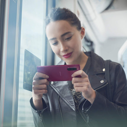 Sony Xperia 5 komplekt, 6,1-tolline FHD+ HDR OLED 21:9 ekraan, 6 GB muutmälu, 128 GB salvestusruumi, punane + WF-1000XM3 tõeliselt juhtmevabad mürasummutavad kõrvaklapid, mustad
