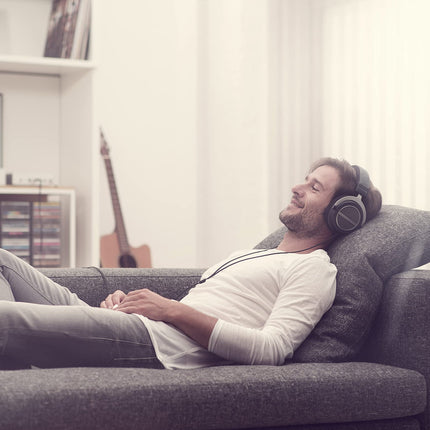 Beyerdynamic Amiron kodukõrvaklapid antratsiitvärvis. Avatud disain, eemaldatav juhe, tipptasemel.