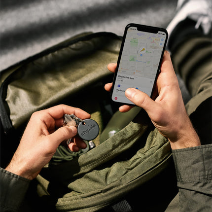 Chipolo Spot komplekt - 2x ÜKS + 1x kaart - võtme- ja rahakotiotsija, Bluetooth-jälgija võtmetele, rahakott - töötab Apple Find My rakendusega (ainult iOS) (Near Black)