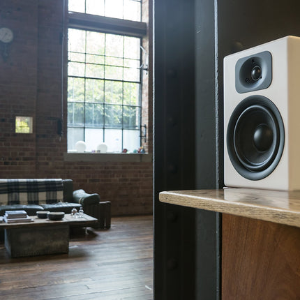wavemaster TWO NEO soft white – Bookshelf speaker system (60 watts) with Bluetooth streaming, digital connections, and IR remote control. Active speakers for use with TV/tablet/smartphone, matte white (66366)