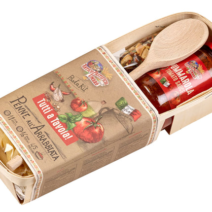 Delikatessi kinkekomplekt "Stirring Basket Arrabiata" | 1 pakk penne'sid, 1 purk tomatikastet, 1 maitseainesegu ja 1 puulusikas