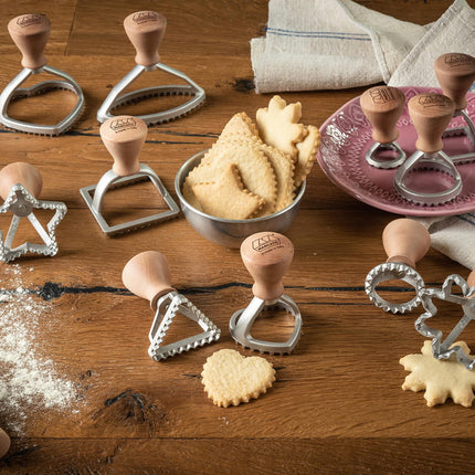Marcato ravioli ja küpsisevormide komplekt, raviolivalmistaja, küpsisevorm, täispuidust ja malmist, valmistatud Itaalias, 58 mm ümmargune tempel + 58 mm kandiline tempel. Mudel: Raviolè