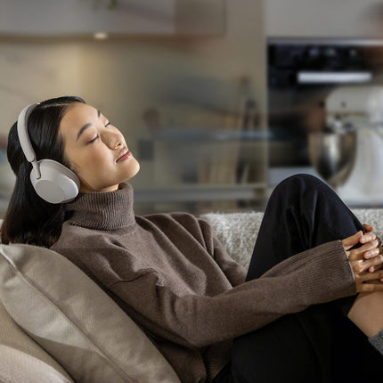 Sony WH-1000XM5 juhtmevabad Bluetooth-mürasummutavad kõrvaklapid (30-tunnine aku tööiga, puutetundlik andur, rakendus Headphones Connect, kiire laadimine, Amazon Alexa jaoks optimeeritud, mikrofoniga peakomplekt) mustad