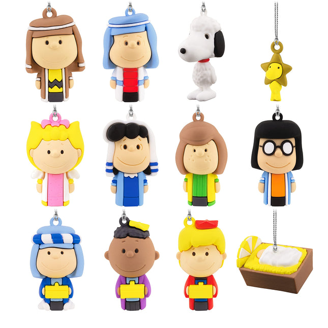 Hallmark Peanuts'i sünnikalender miniatuurse jõulupuu komplekt 12 minikaunistusega (0002HCM9187)