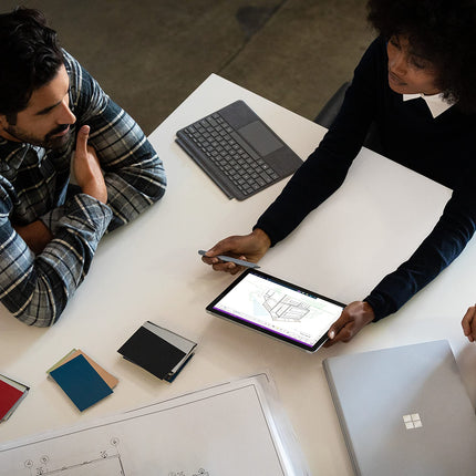 2020. aasta Microsoft Surface Go 2 Intel Core m3-8100Y protsessoriga (10,5-tolline, 4 GB muutmälu, 64 GB SSD) Platinum (renoveeritud)