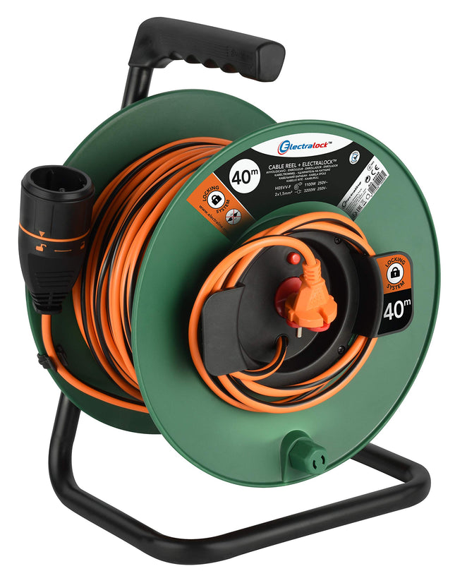 Electraline 49248 kaablirull 40M 2x1.5 koos Electralock pistikupesaga ja toiteühenduse lukustussüsteemiga, mis hoiab ära ühendatud seadme juhusliku lahtiühendamise kasutamise ajal.
