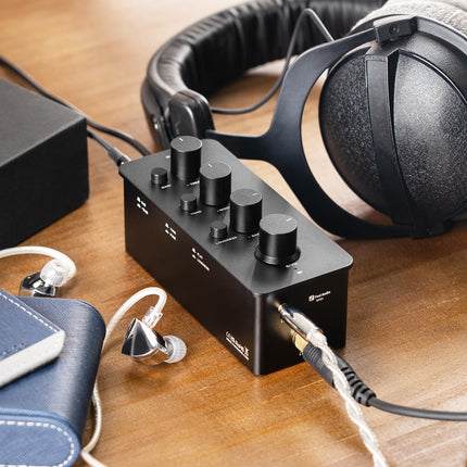 Fosi Audio SK01 Hi-Fi kõrvaklapivõimendi, ekvalaiseri eelvõimendi bassi, kesk- ja kõrgete sageduste helitugevuse reguleerimise ja valjuse kompenseerimisega, kaasaskantav A-klassi analoogvõimendi 3,5 mm ja 6,35 mm pistikutega elektrikitarrile