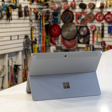 2020. aasta Microsoft Surface Go 2 Intel Core m3-8100Y protsessoriga (10,5-tolline, 4 GB muutmälu, 64 GB SSD) Platinum (renoveeritud)
