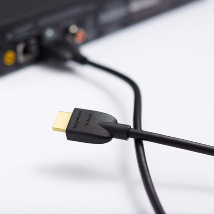 Panasonic DVD-S700EG-K DVD-mängija must ja Amazon Basics kiire HDMI 2.0 kaabel, Ethernet, 3D, 4K video taasesitus ja ARC, Ultra HD, 3 m