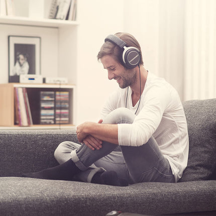 Beyerdynamic Amiron kodukõrvaklapid antratsiitvärvis. Avatud disain, eemaldatav juhe, tipptasemel.