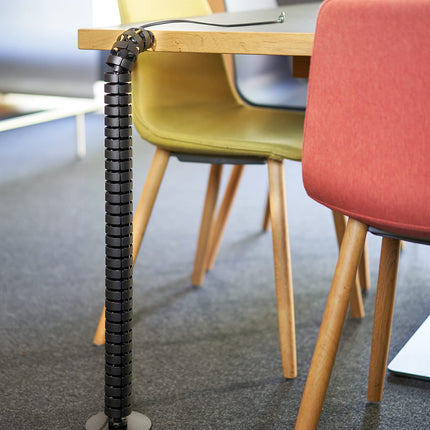 igus® OCR kaablijuhik, ümmargune, must, 1000 mm. Paindlik kaablitoru, kaablikett, kaablihaldus laudadele. Valmistatud Saksamaal. Auhinnatud kaablikett: reddot Design Award 2018 võitja.