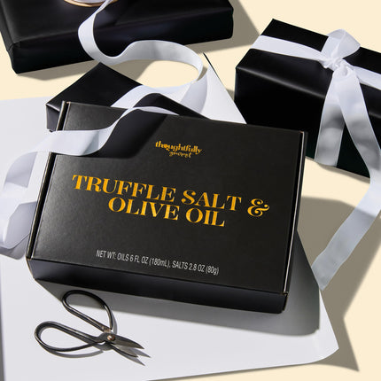 Thoughtfully Gourmet gurmeetrühvli soola ja oliiviõli kinkekomplekt sisaldab 4 esmaklassilist ekstra neitsioliiviõli ja 2 trühvli soola päris trühvlitega, 6 toote komplekt.