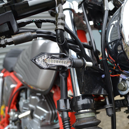 Sisseehitatud DRL-iga mootorratta esisuunatuled Streetfighteritele ja Street Bikes Café Racerile