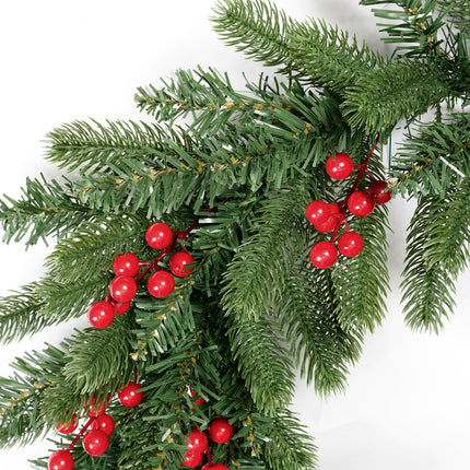 Christmas wreath for the front door with 12 red berries, 120 pine leaf tips, artificial Christmas garland made of PVC+PE, hanging wreath, Christmas decoration for indoor outdoor window fireplace wall