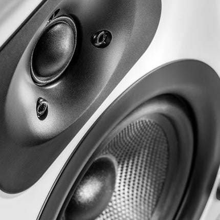 wavemaster TWO NEO soft white – Bookshelf speaker system (60 watts) with Bluetooth streaming, digital connections, and IR remote control. Active speakers for use with TV/tablet/smartphone, matte white (66366)