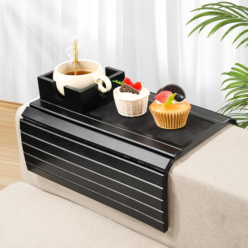 Joy&Grace Sofa-Armlehnentablett mit großem Becherhalter, Bambus-Couch-Armlehnentablett, Rutschfester Couch-Getränkehalter, Faltbarer Sofa-Armlehnentisch zum Essen, Trinken, Handy (Farbe: Schwarz)