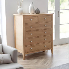 The Julian Bowen COTSWOLD 4+2 chest of drawers is a spacious and elegant storage solution for bedrooms
