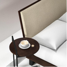 Zinus Ongii öökapp 40 x 61 x 36 cm - metallist ja puidust küljelaud - punane tammeplaat - tumepruun ja must