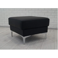 Quattro Meble Mustast ehtsast nahast Jalutuskäru Kuhanahast istme kuubik 60 x 55 x K 45 cm Jalutuskäru polsterdatud jalatugi Ehtne nahk Puff Edge mudel trapetsikujulise roostevabast terasest kroomjalgadega