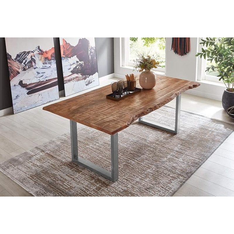 SAM Dora söögilaud 220 x 100 cm, massiivne mangopuit, lakitud ja naturaalset värvi, U-metallist raamiga laud, hõbedane, ehtsa võrega, 26 mm.